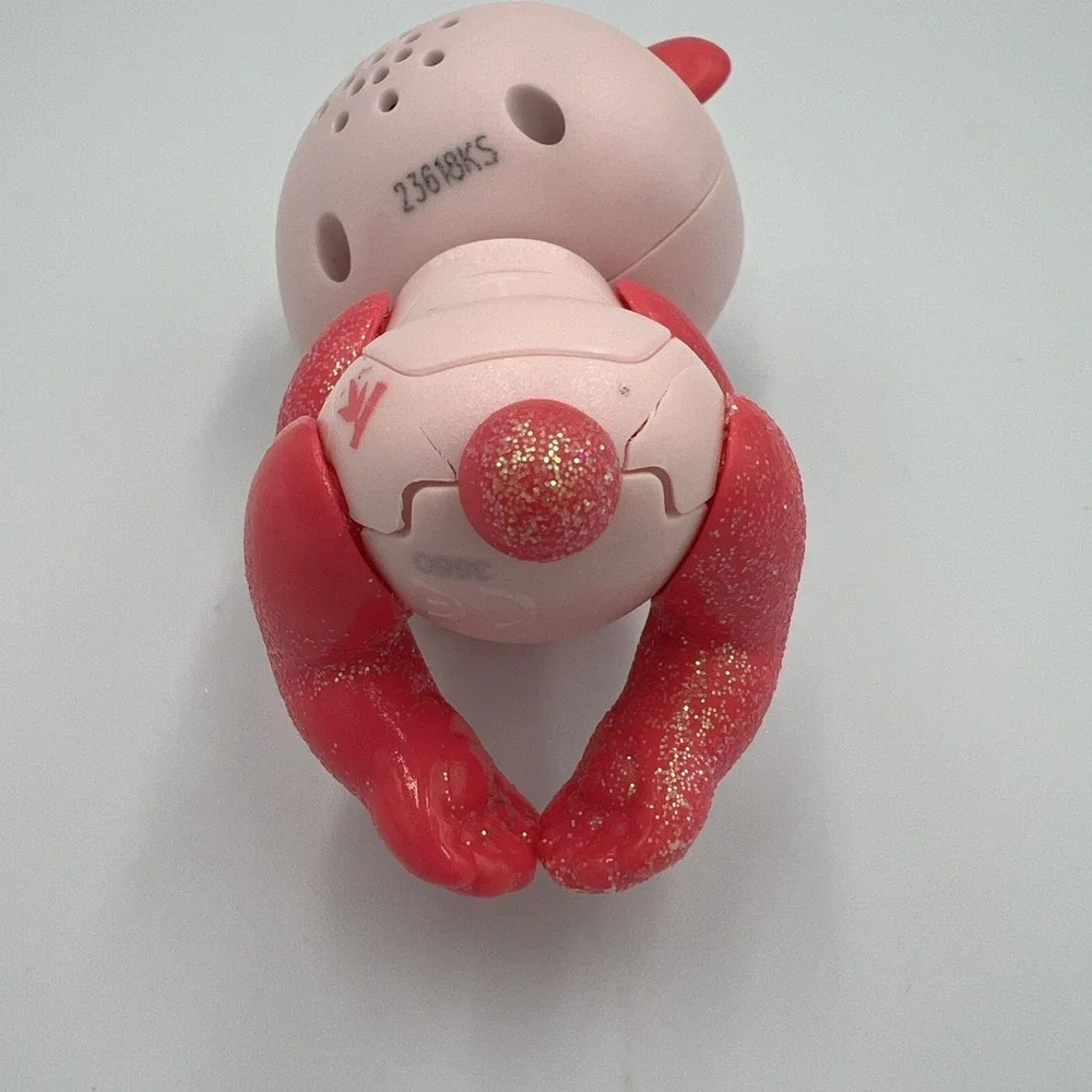 Fingerlings Glitter Panda - Polly Pink - Interactive Collectible Baby Pet